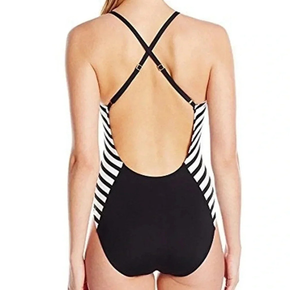 CUPSHE one piece swimsuit with sexy deep V neck and cross-cross straps - Picture 2 of 11